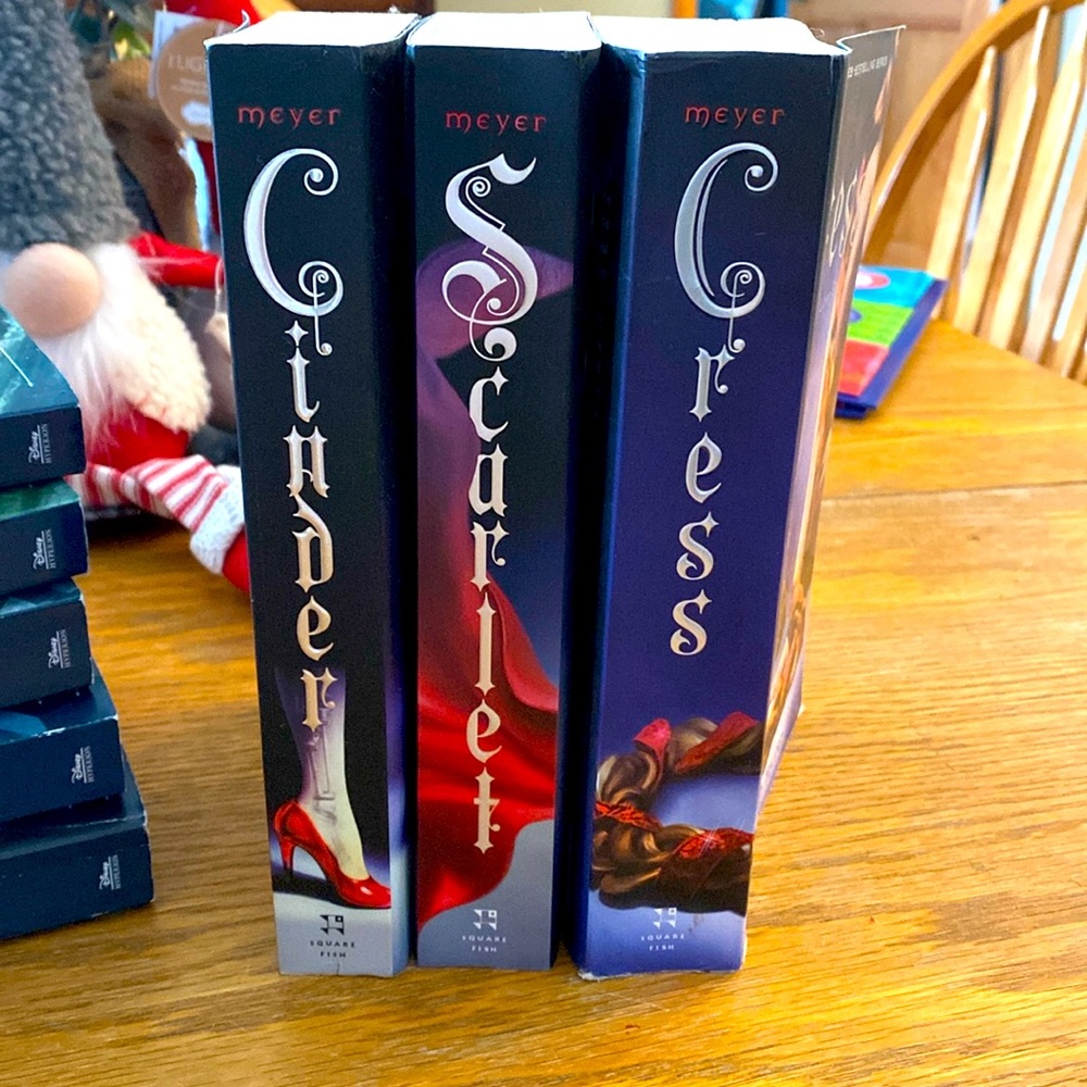 The lunar Chronicles Books